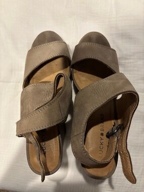 Lucky Brand Taupe/Beige Suede Hook-and-Loop Sandals